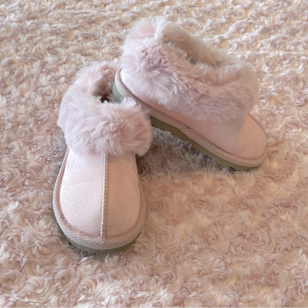 Girls Cat & Jack Pink Moccasin Slippers/Shoes